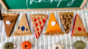 Grab $2 wood fence pickets to make these CHEAP + EASY Fall DIYs